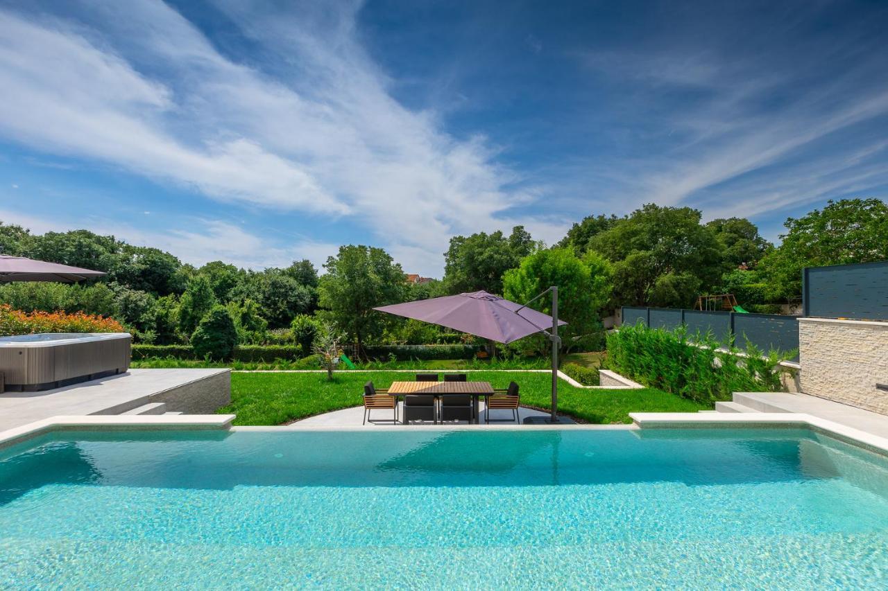 Muntić Villa Cascada מראה חיצוני תמונה